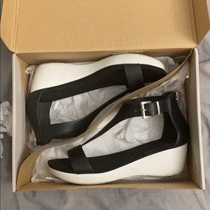 Kenneth Cole Reaction New Gal Wedges in Black